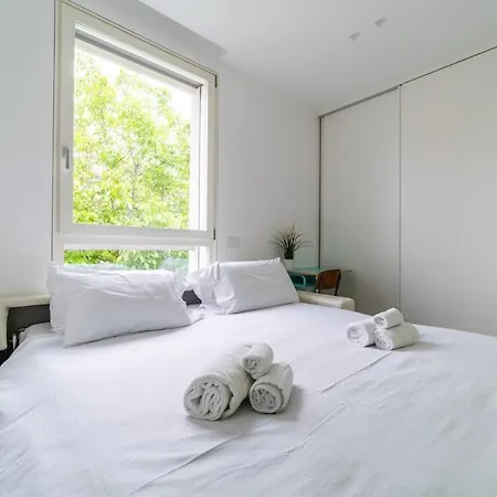 Luxury Penthouse, Exclusive Design & Private Garage Apartment *