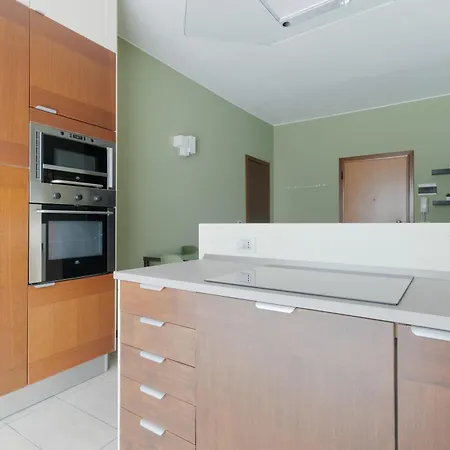 Guesthost - Porta Romana Balcony Flat Appartamento