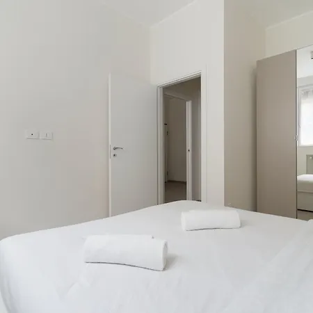 Lägenhet Guesthost - Comfy Flat Near Gambara Mm1 Milano