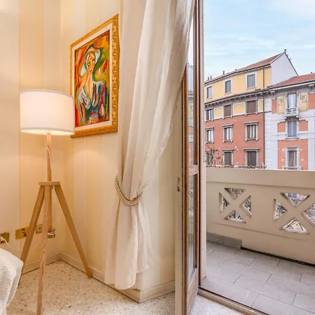 Apartment Three-room Flat With Balcony In Porta Romana Milan