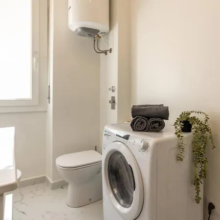 Centrale-duomo 10min - Spacious App - Sleeps 4 דירה
