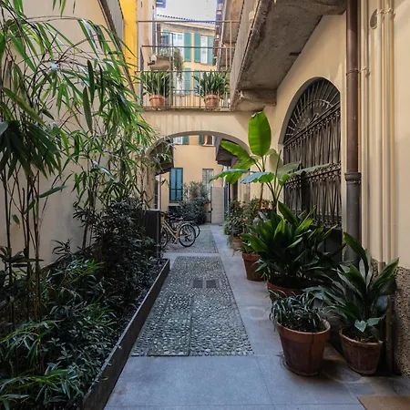 Lägenhet Comodo E Confortevole Loft A Due Passi Dal Duomo Di E I Navigli
