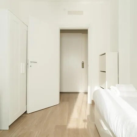 דירה Guesthost - Spacious Balcony X6 מילאנו