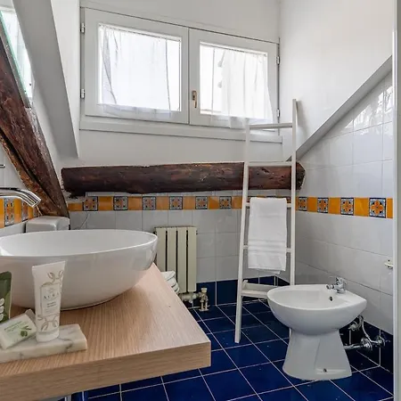 Elegante Mansarda Tra Navigli E Via Tortona Apartamento Milão