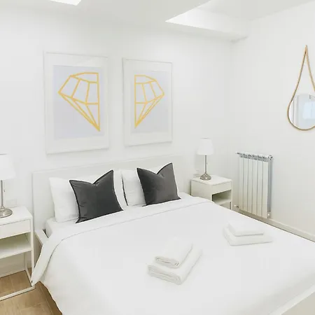 Apartamento The Boutique Houses - San Siro With Private Parking - Bande Nere M1 Metro Direct To Duomo- Apartments Milan City Center *