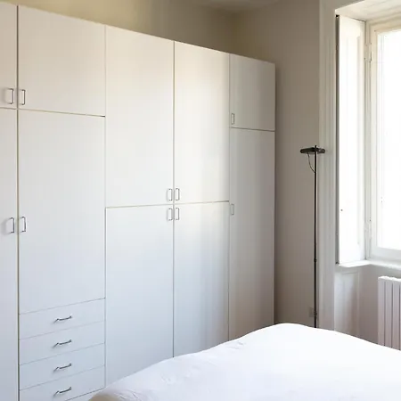 Designer In Center Daire Milano