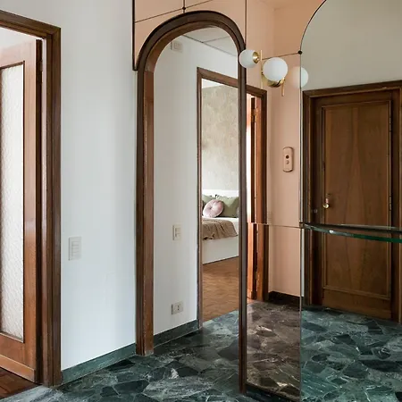 Boutique Dreams - Near Center - M4 Apartmán