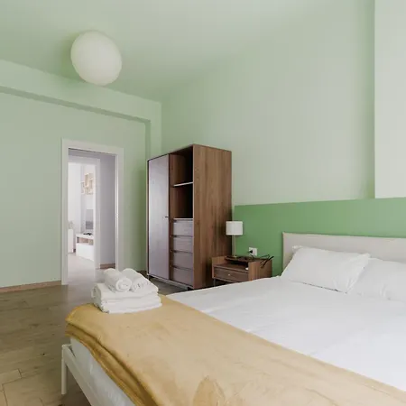 Guesthost - Stylish Forlanini M4 Milaan