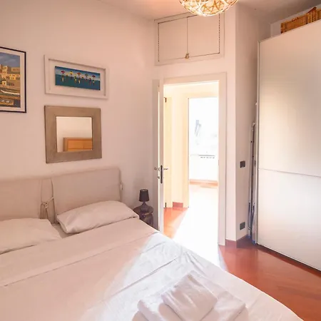 Luminoso Bilocale Nel Cuore Di Porta Nuova Apartment