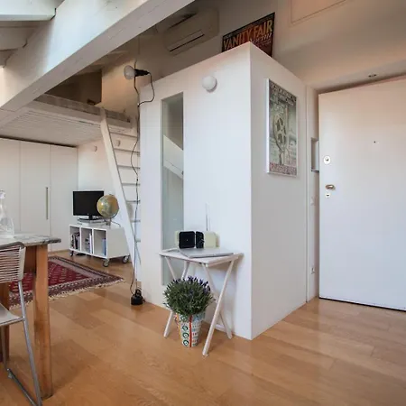 Charming Loft On The Navigli Apartmán Milán