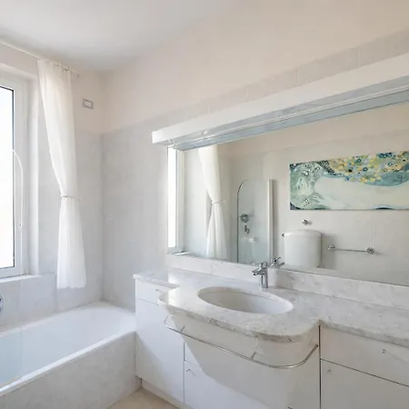 Elegant 3br 15 Min Walk To The Duomo, 2 Min To Sempione Daire