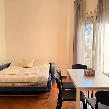 3 Bedrooms Separate 1 Min Walk From Brera, 15 Min Duomo Appartamento Milano