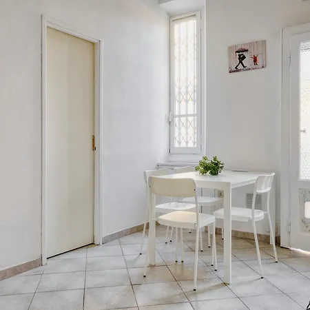 Apartmán Domusmi Fioravanti 12 *