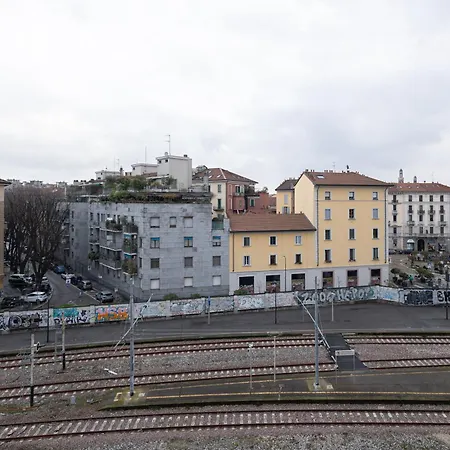 Moderno Bilocale In Via Tortona A 500m Dai Navigli 아파트