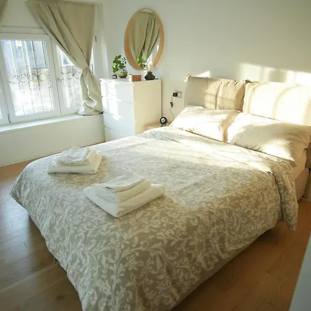 Apartament Loft Da Serena Ai Navigli Mediolan