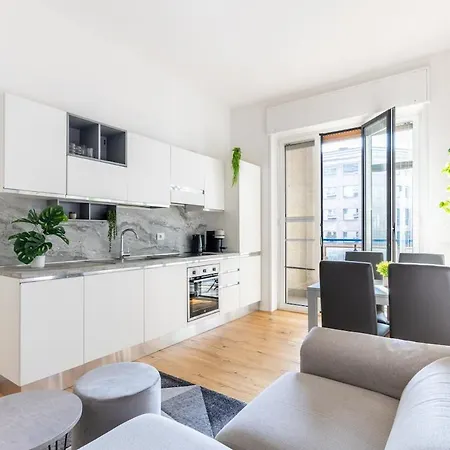 Duomo-navigli 8 Min Walk - With Terrace Appartamento
