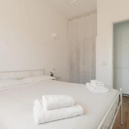 Guesthost - Comfy Balcony X4 Turro Appartement