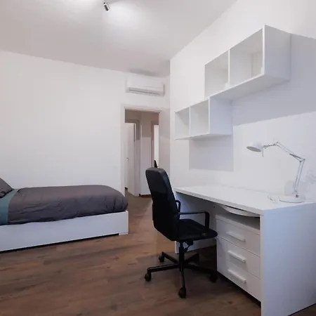 Cinzia's House - 5 Minutes From The Metro Apartmán *