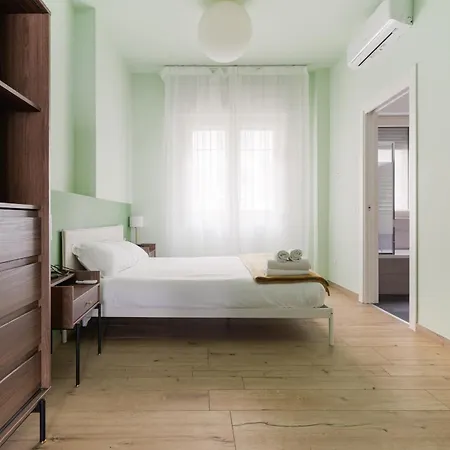 Guesthost - Stylish Forlanini M4 *