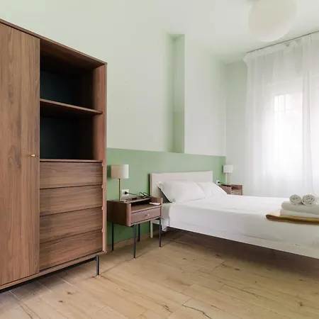 Guesthost - Stylish Forlanini M4 *