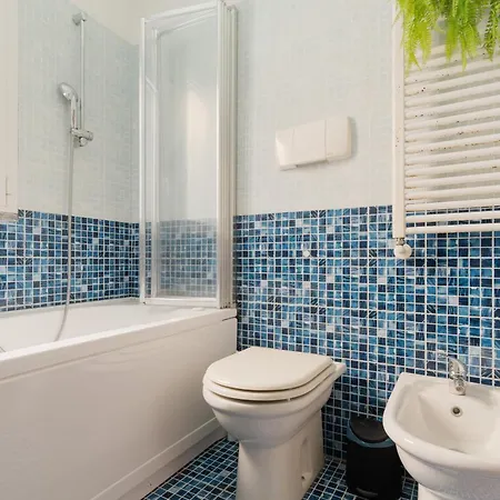 Guesthost - On Two Levels 아파트