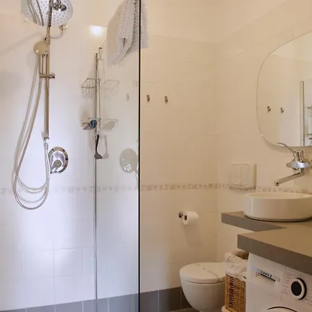 Elegante - 2 Camere, 2 Bagni, Garage E Balcone * Milan