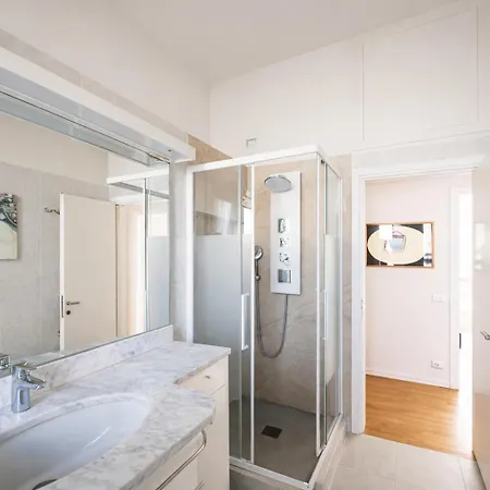 Daire Elegant 3br 15 Min Walk To The Duomo, 2 Min To Sempione Milano