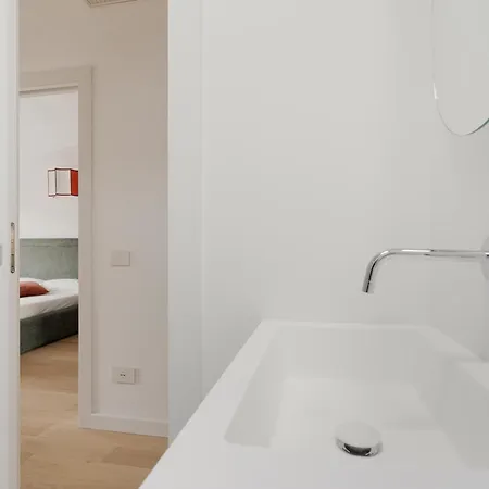 Guesthost - Modern Terrace Flat In Solari Area Apartamento Milão
