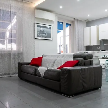 Family 2br With Balcony, Near Metro * 밀라노