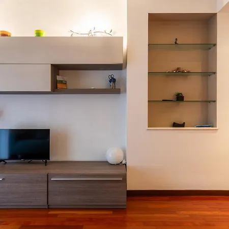 Modern 2-bed Workspace - Ac - Largo Dominioni - Casa Matildi *