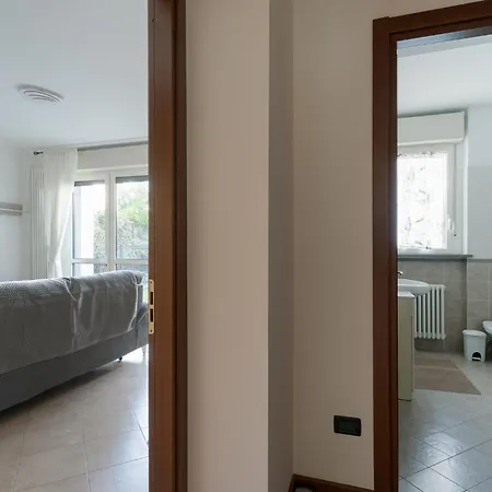 Guesthost - Rogoredo Cozy Flat With Garden דירה *