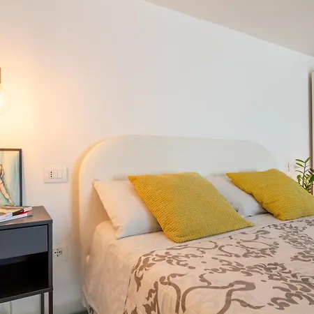 Lovely Open Space - Tortona Center Apartament *