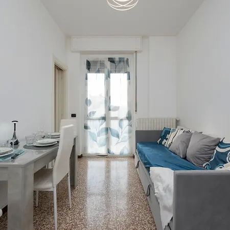 Homelovers Bright&white House Navigli District * Milano