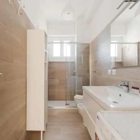 Guesthost - Spacious Balcony X6 *