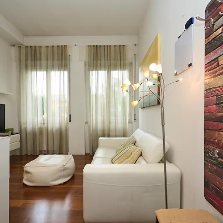 Life - Duomo Cozy Flat - Free Indoor Parking アパート ミラノ