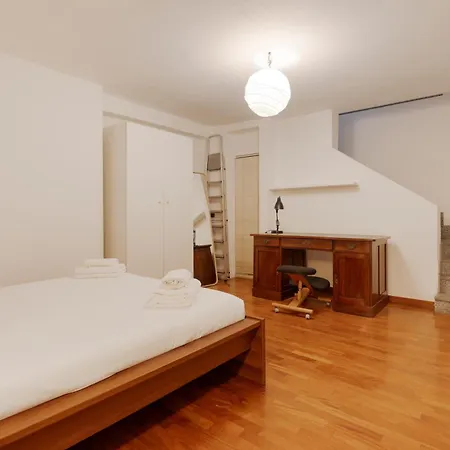 아파트 Guesthost - On Two Levels *