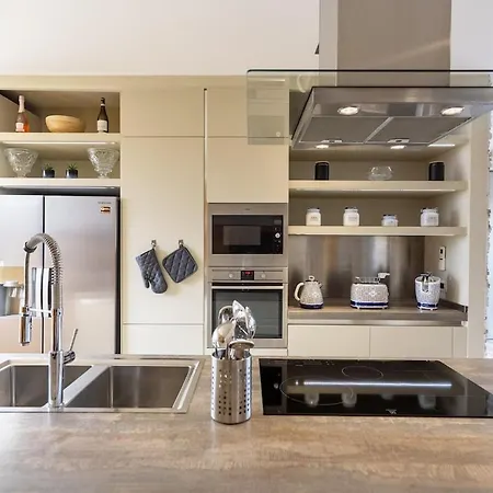 דירה Skyline Penthouse - Terrazzo Panoramico & Metro 5min