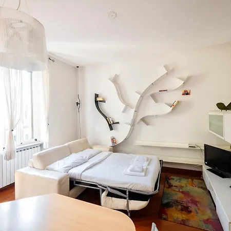 Luminoso Bilocale Nel Cuore Di Porta Nuova Apartment