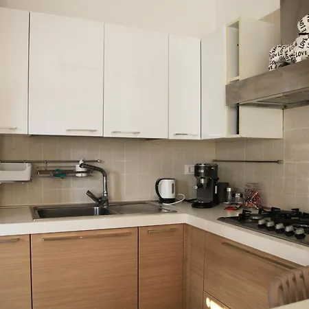 아파트 Elegante - 2 Camere, 2 Bagni, Garage E Balcone