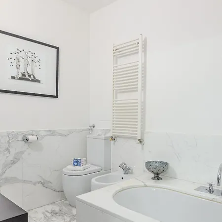 Isola Oasis - Loft With Garden & Free Private Garage