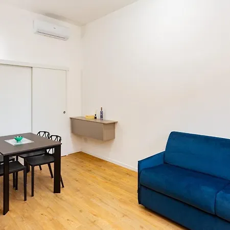 Andrea's Blue Flat Studies Апартаменты Милан