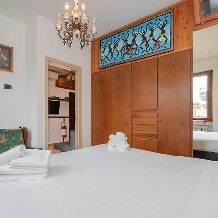 I-host 2br With Balcony Porta Romana * Milano