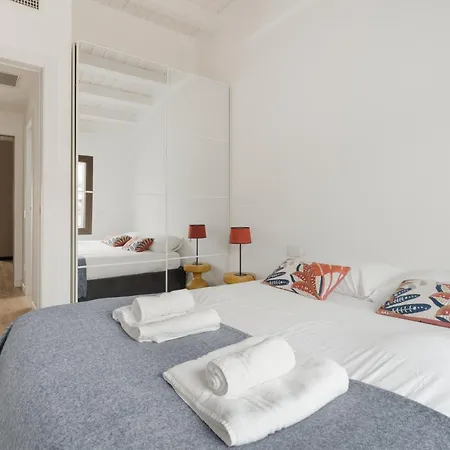Guesthost - Modern Terrace Flat In Solari Area
