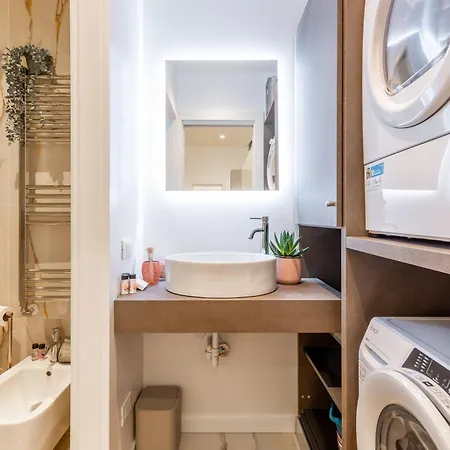 I-host Elegant Flat Near Bocconi & Center Milaan