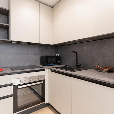 Guesthost - Luxury De Angeli,