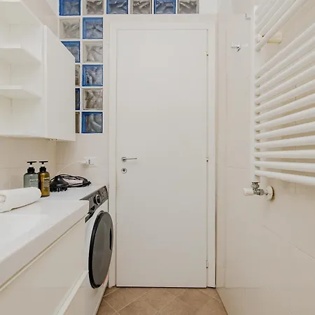 2 Bdr Flat - Direct Tram 15 Min Duomo Apartment *