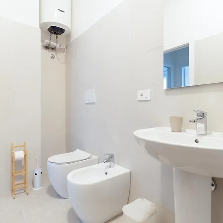 Guesthost - Comfy Flat Near Gambara Mm1 Apartman Milánó