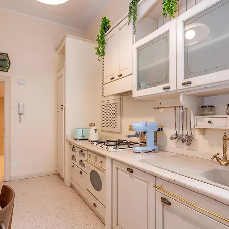 Three-room Flat With Balcony In Porta Romana Apartamento *