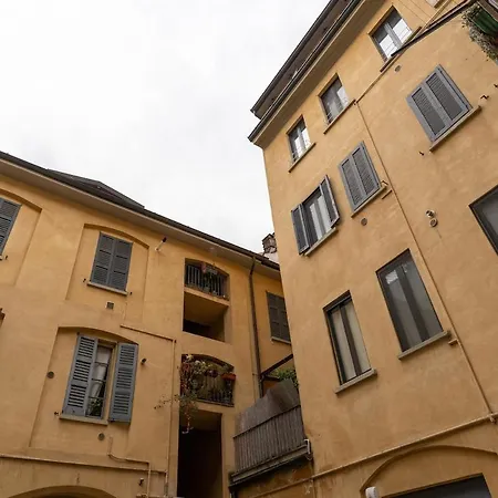 Apartamento Elegante Mansarda Tra Navigli E Via Tortona