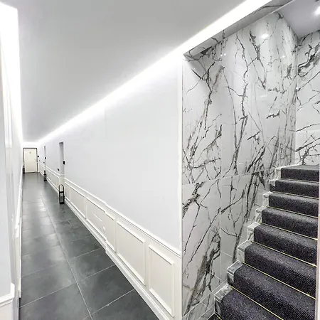 Apartamento The Boutique Houses - San Siro With Private Parking - Bande Nere M1 Metro Direct To Duomo- Apartments Milan City Center *
